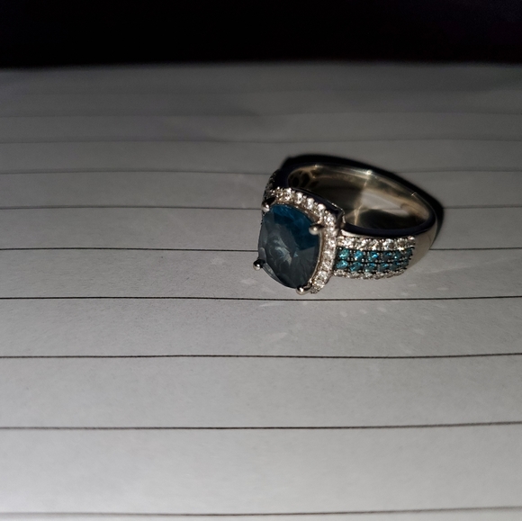 Gorgeous 14kw blue topaz woman's ring - Picture 4 of 4